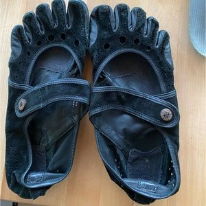 Vibram five finger black suede and leather shoes women’s size 41